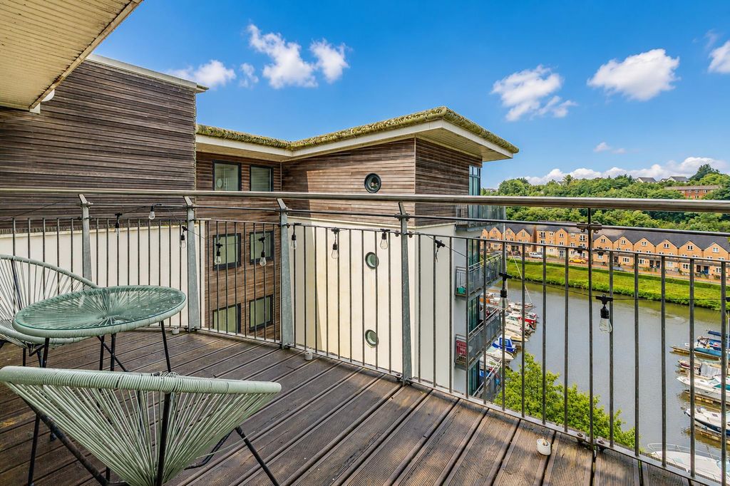 Property photo 3 of 15 Balcony