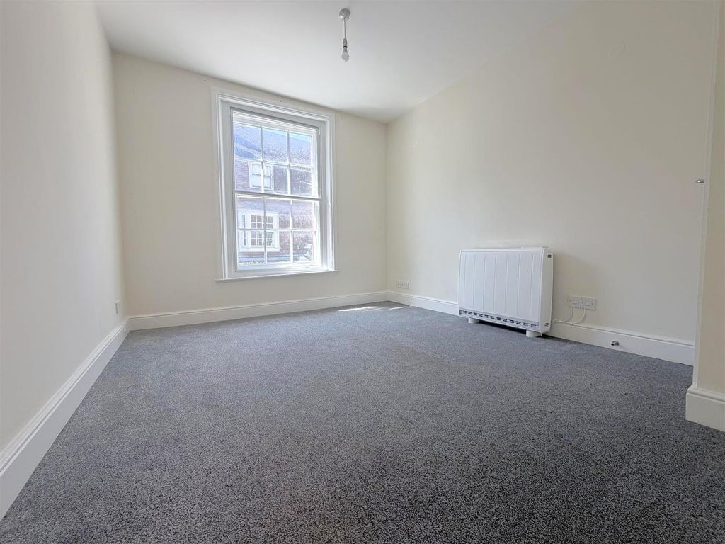 Property photo 2 of 6 Sitting Room