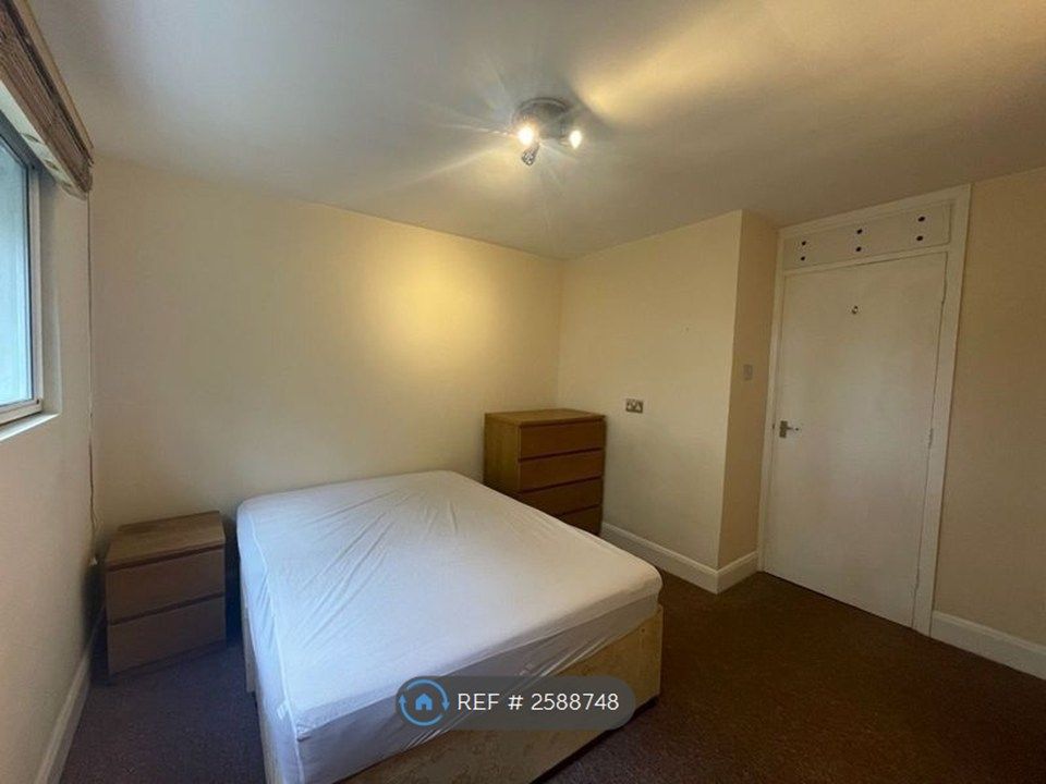 Property photo 3 of 7 Bedroom 1