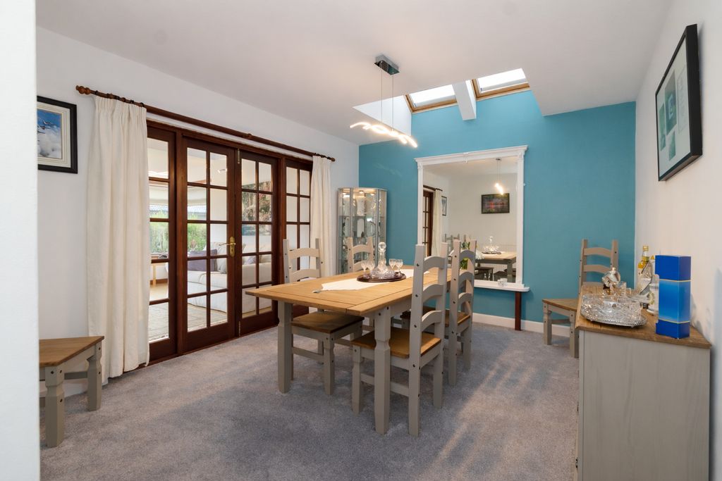 Property photo 3 of 28 Dining Room