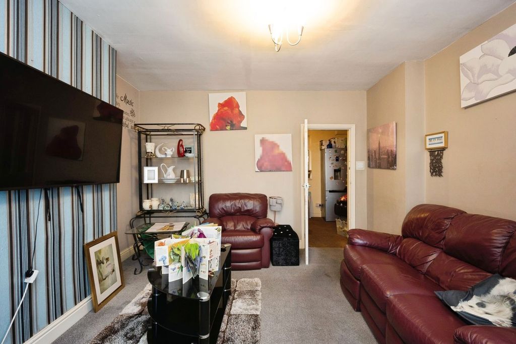 Property photo 3 of 18