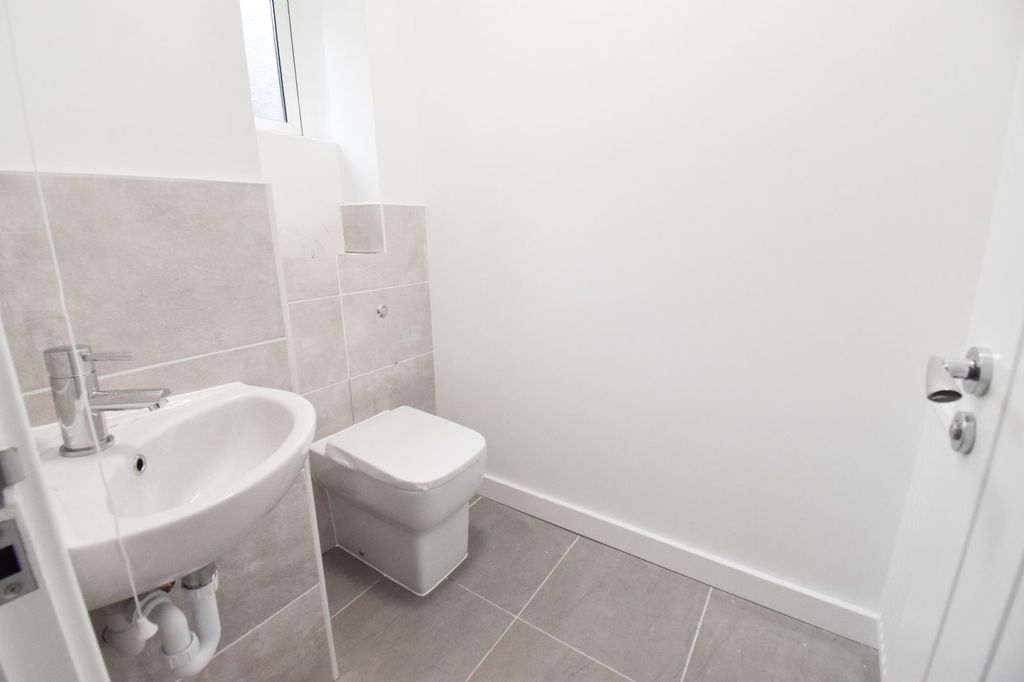 Property photo 3 of 14 Wc