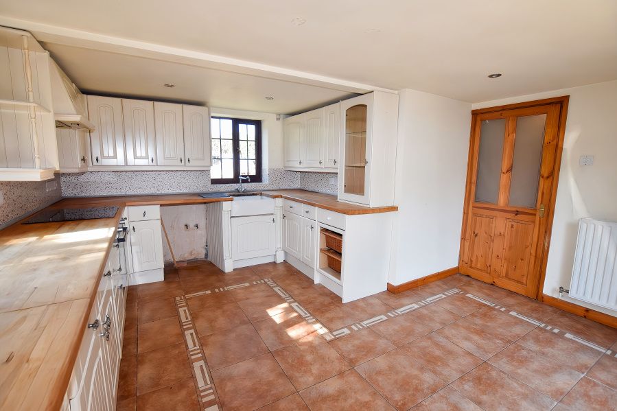 Property photo 3 of 20 Dining Kitchen 4