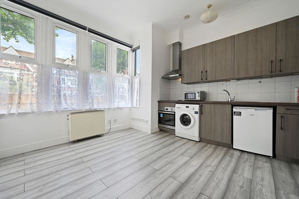Property photo 1 of 6 Ahcs - Flat 1, 53 Blenheim Gardens - Reception6 (1).Jpg