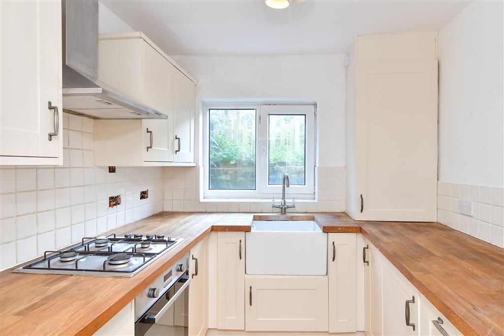 Property photo 3 of 12 Kitchen