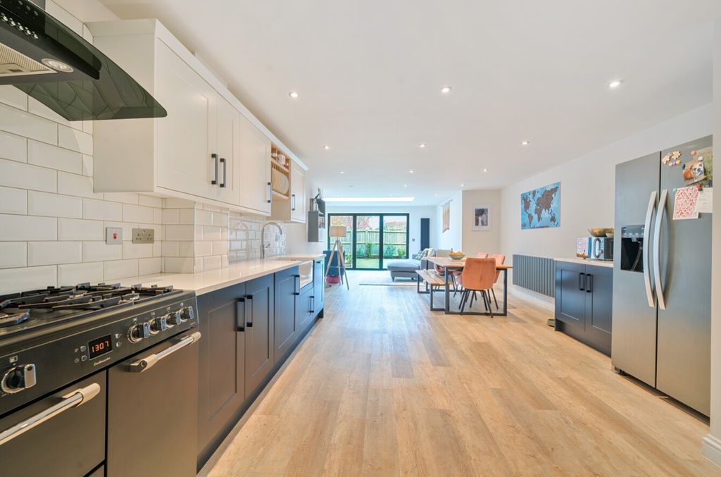 Property photo 2 of 26 1380290-27-690E3c757Af7F-Arw-1