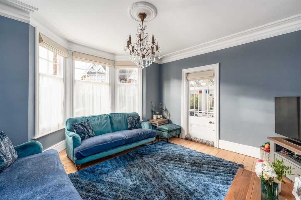 Property photo 2 of 35