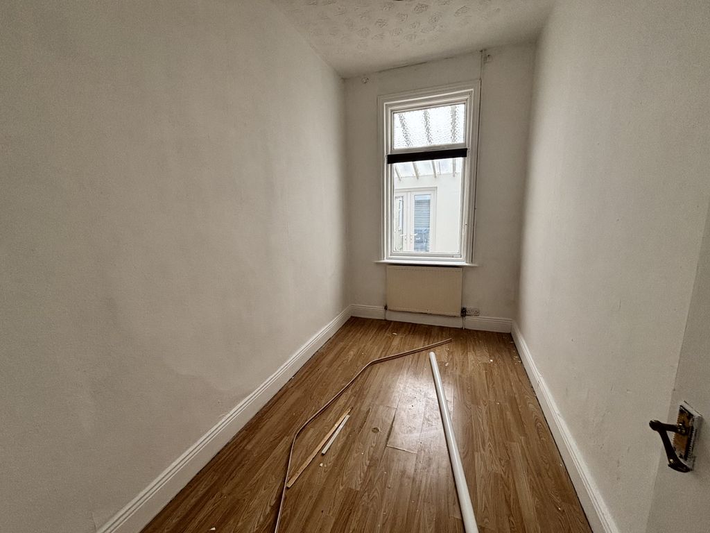 Property photo 3 of 8 Gallery