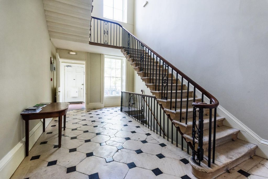 Property photo 3 of 28 Tff, 13 Grosvenor Place, Bath, BA1 6Ax-2.Jpg
