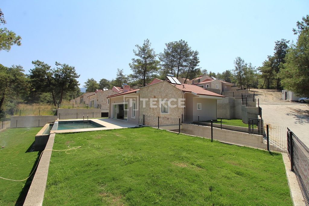 Property photo 1 of 33