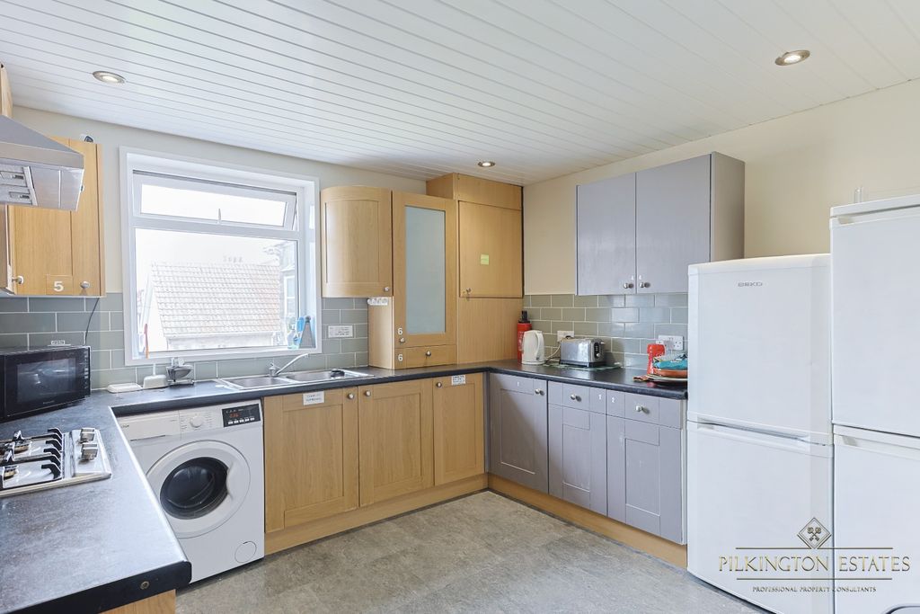 Property photo 2 of 15 4383514