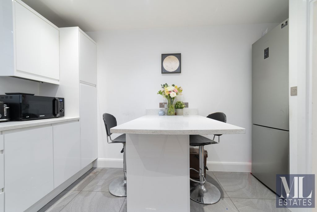 Property photo 3 of 16 Photo 12