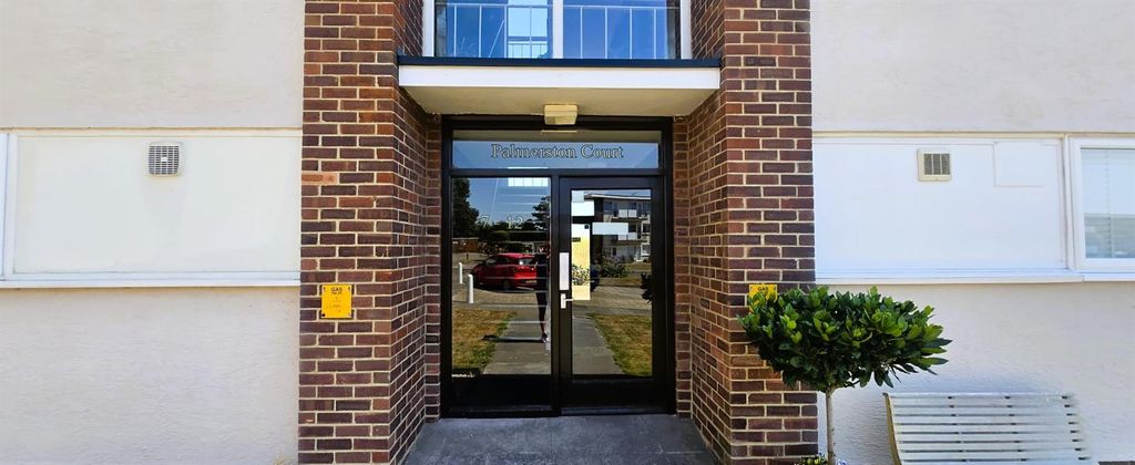 Property photo 1 of 8 Exterior