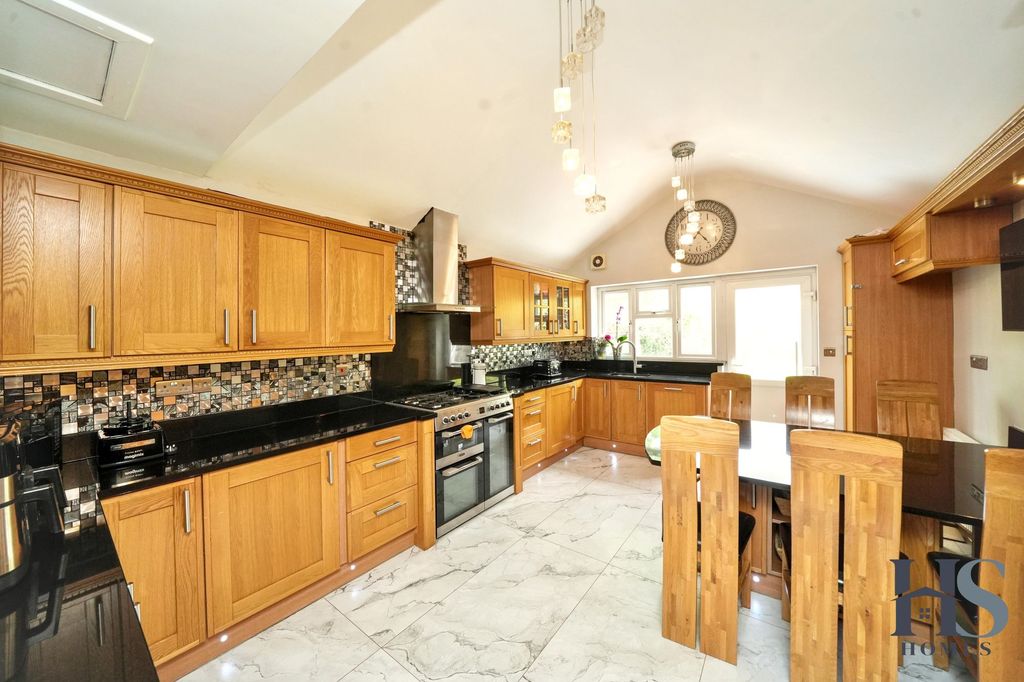 Property photo 2 of 29