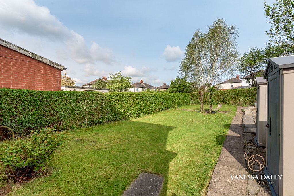 Property photo 2 of 31