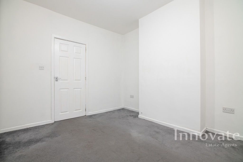 Property photo 2 of 16 Photo 6