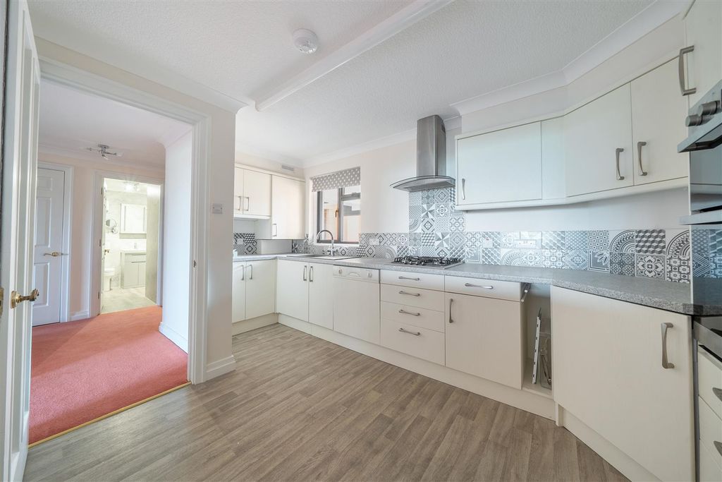 Property photo 3 of 18 Kitchen