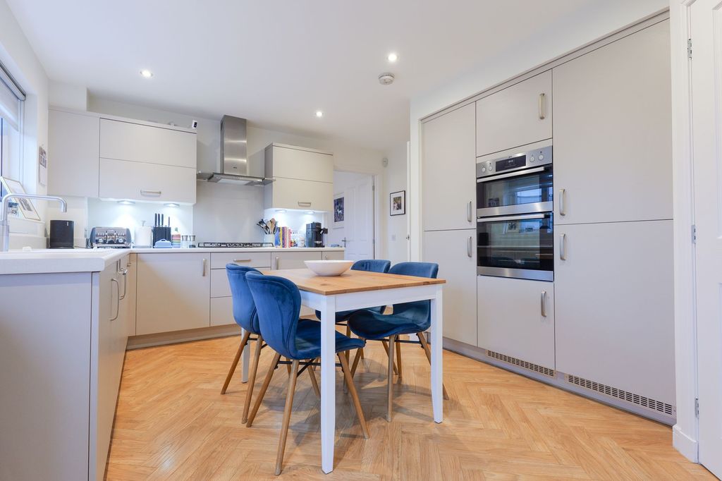 Property photo 2 of 35