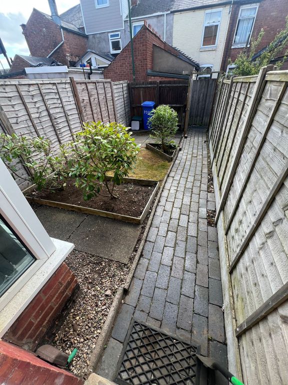 Property photo 3 of 10 Well-Maintained Garden With Paved Pathway, Bordere...