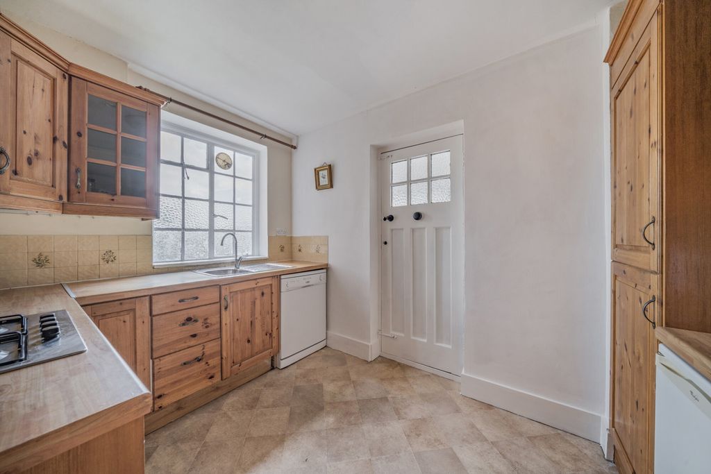 Property photo 3 of 15 1354205-12-68c2B2...