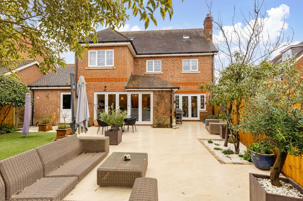 Property photo 2 of 24