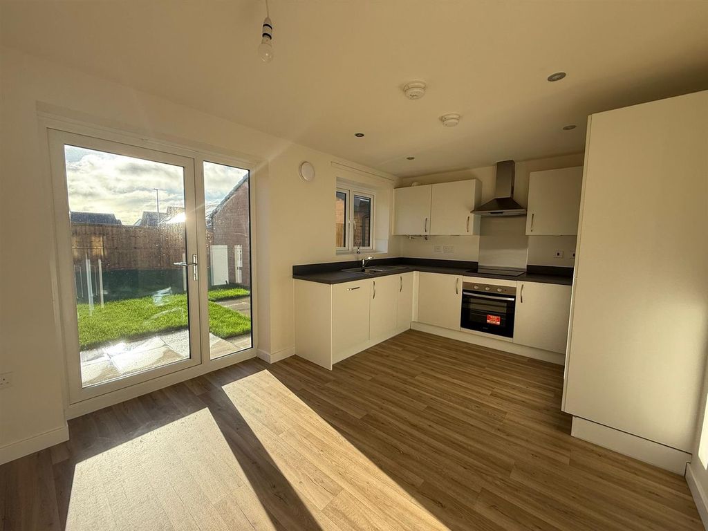Property photo 2 of 10 967B4d9c-0d86-4066-8Cfb-9Fa1Edd1120F.Jpg