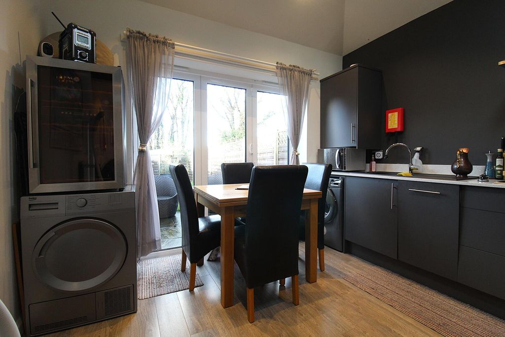 Property photo 3 of 12 Kitchen