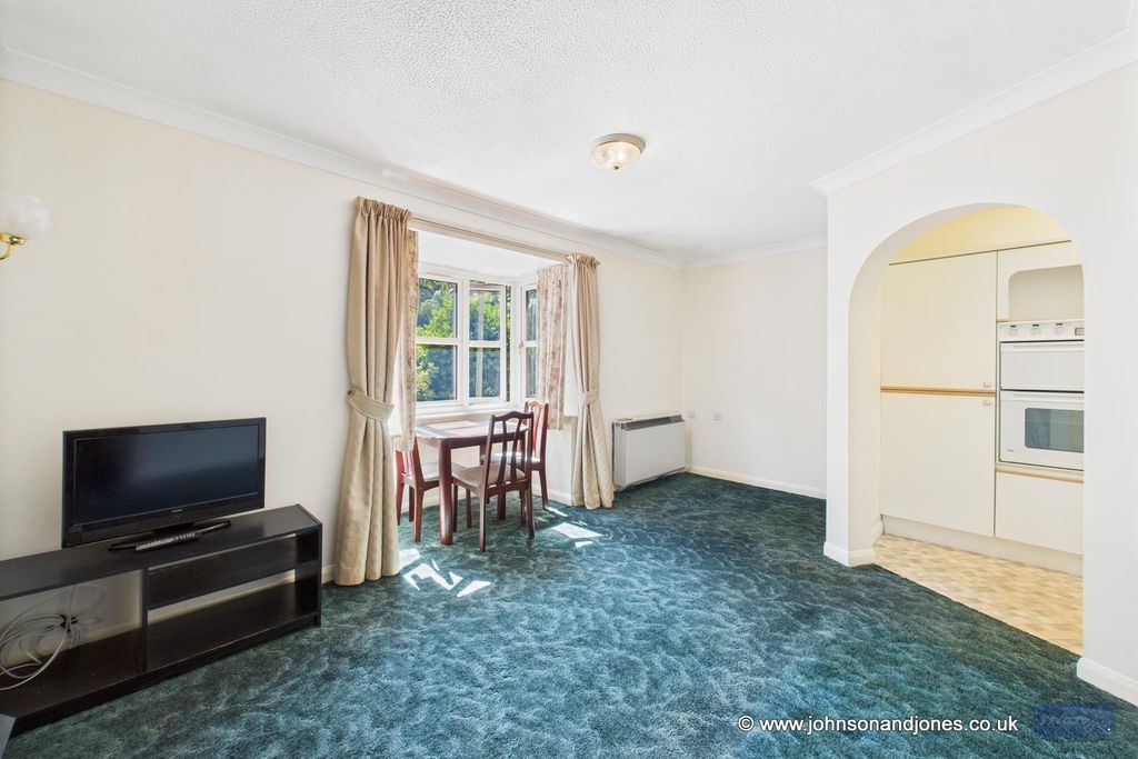Property photo 3 of 11 3 Lounge.Jpg
