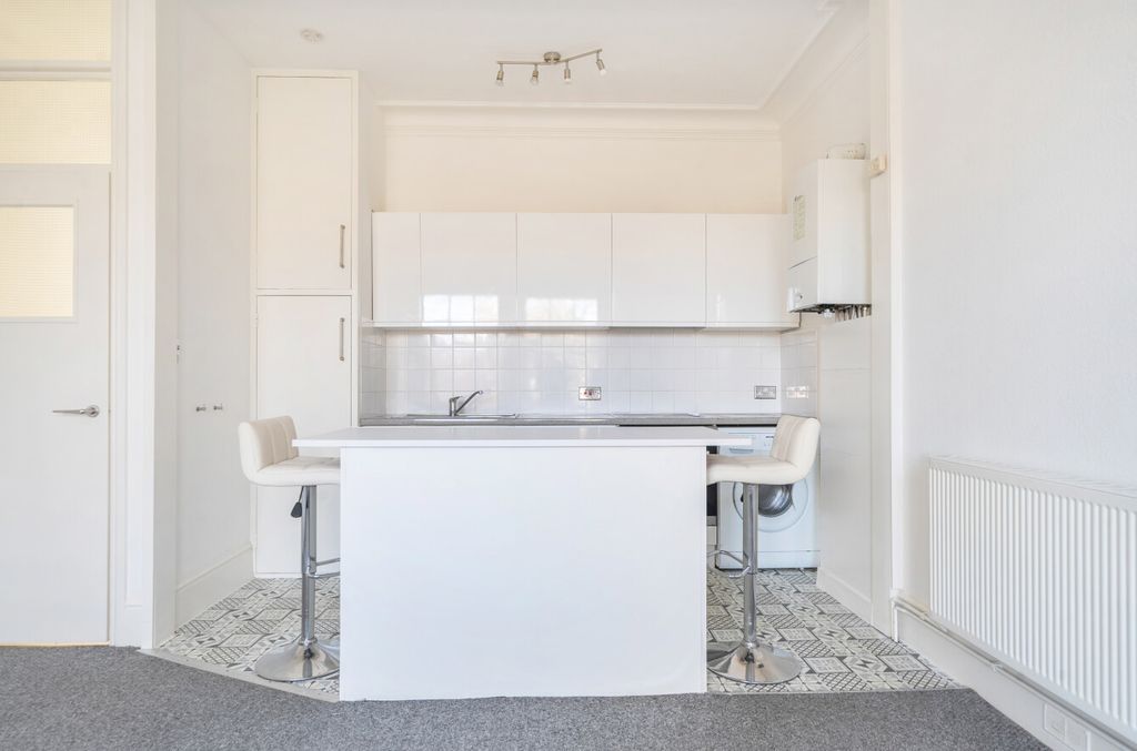 Property photo 3 of 14 1438906-14-69ce28...