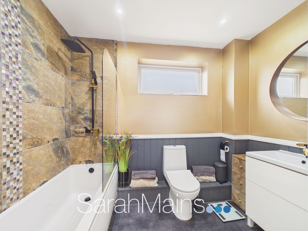 Property photo 3 of 15 Bathroom