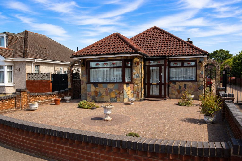 Property photo 1 of 28
