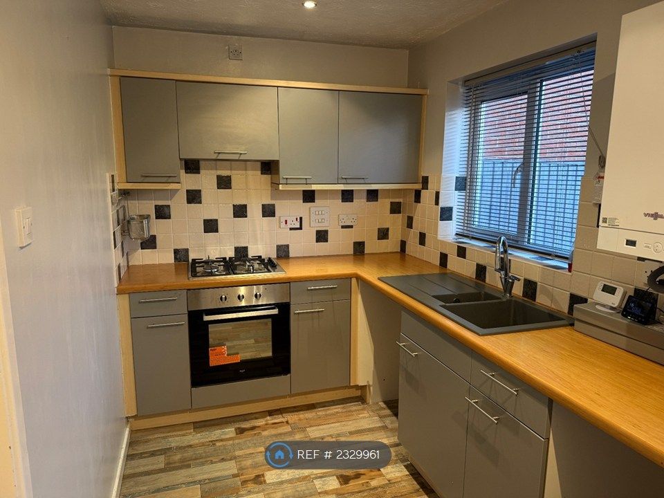 Property photo 3 of 8 Kitchen