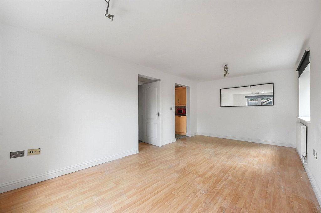 Property photo 3 of 10 Living Room