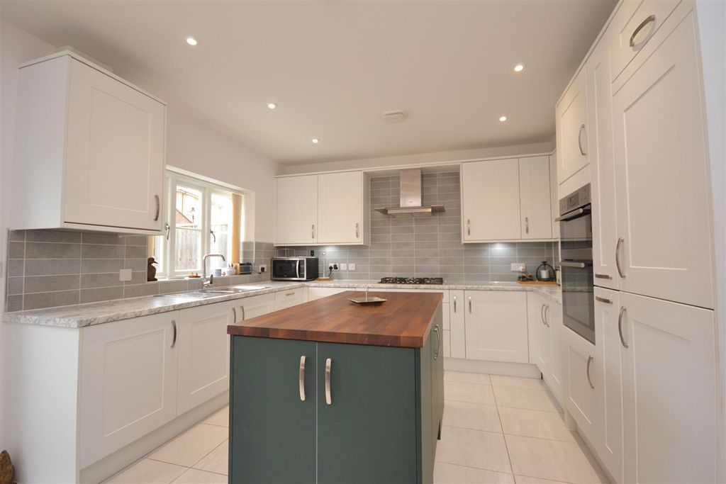 Property photo 2 of 15 1 (10).Png