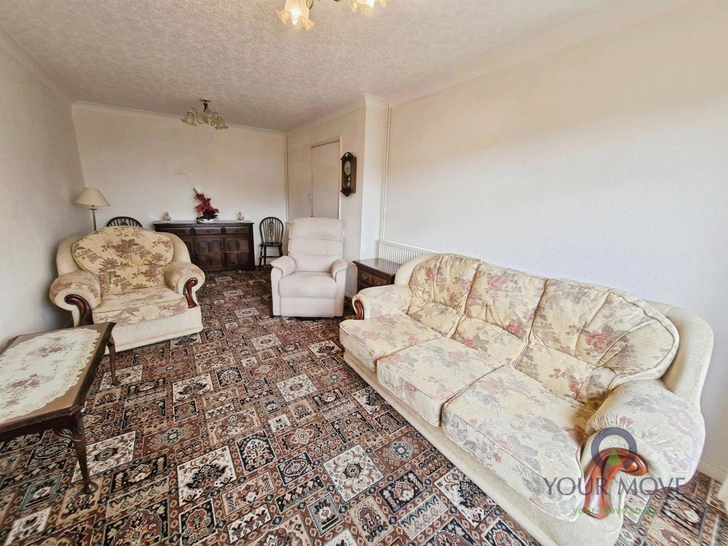 Property photo 3 of 12 Lounge