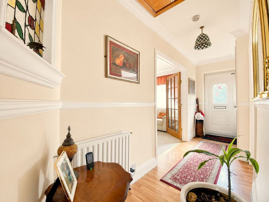 Property photo 3 of 27