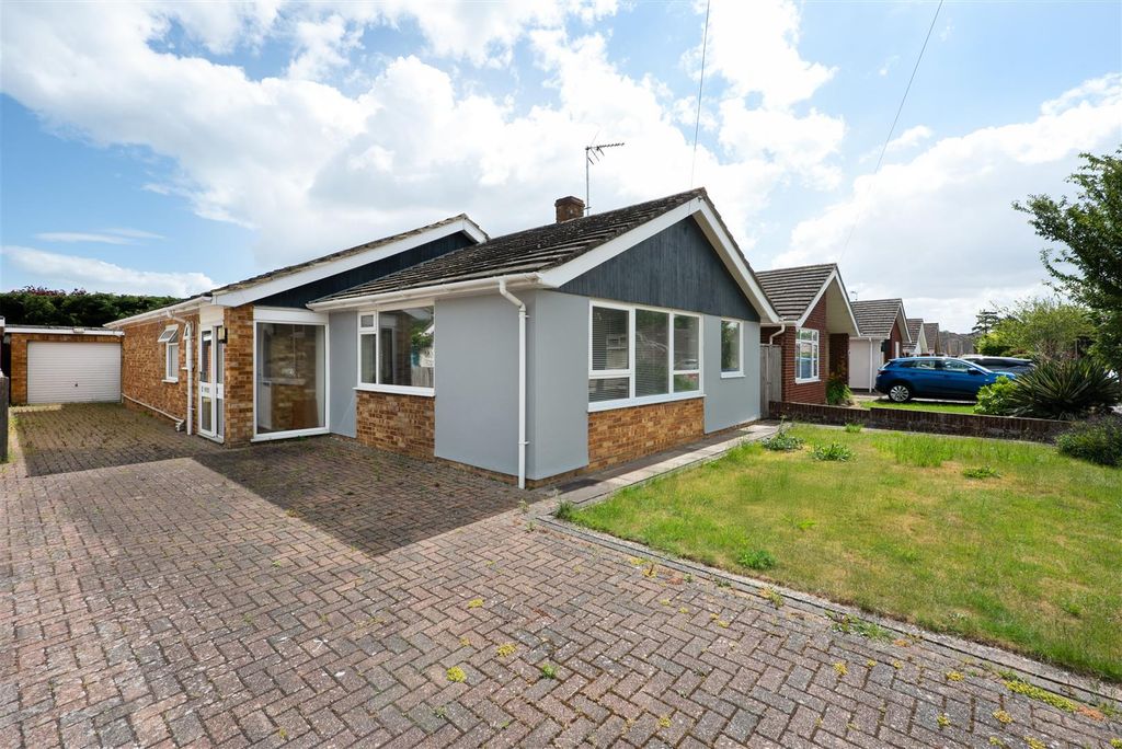 Property photo 1 of 14 Oakwood Drive, Whitstable