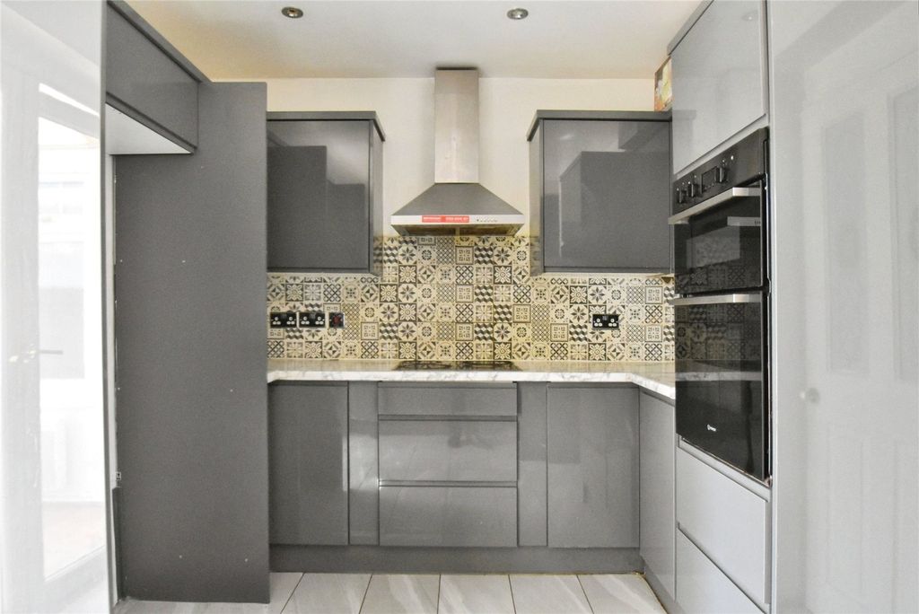 Property photo 1 of 19 Kitchen
