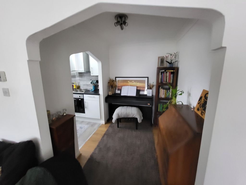Property photo 3 of 8 Gallery