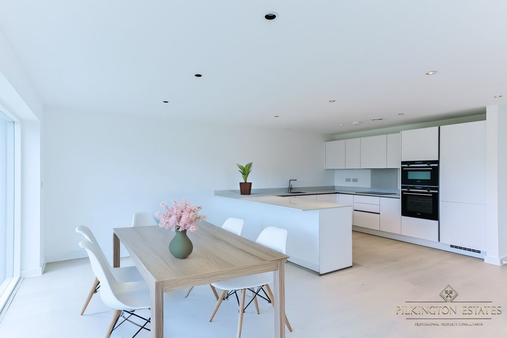 Property photo 2 of 13 4616713