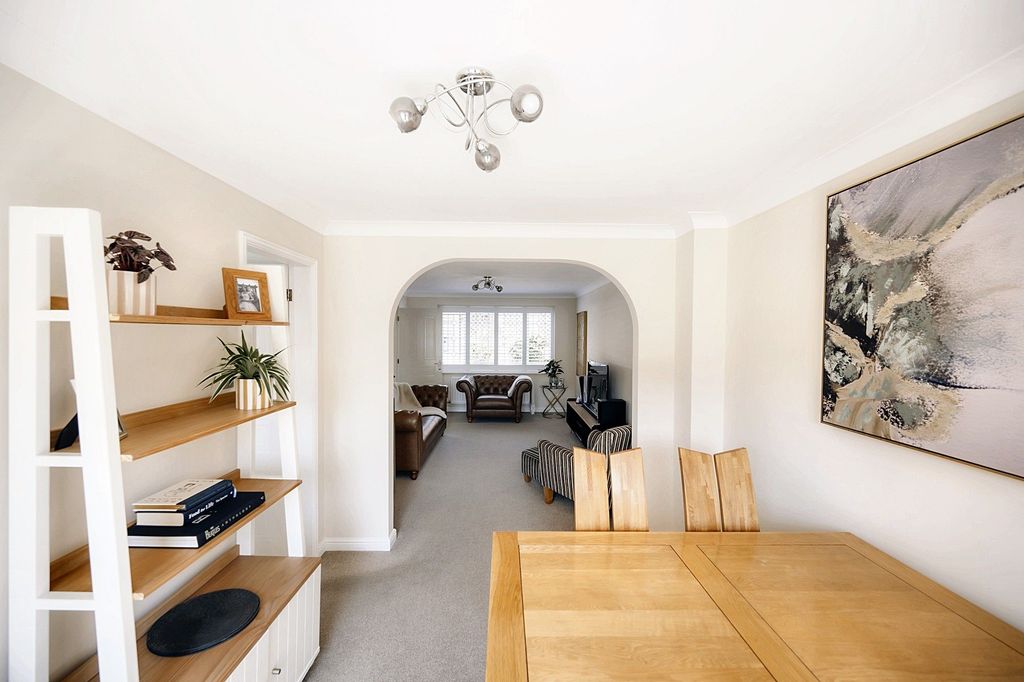 Property photo 2 of 23