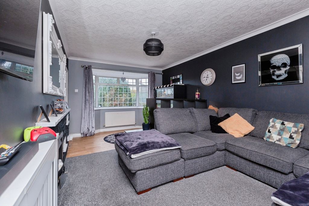 Property photo 2 of 17 Lounge