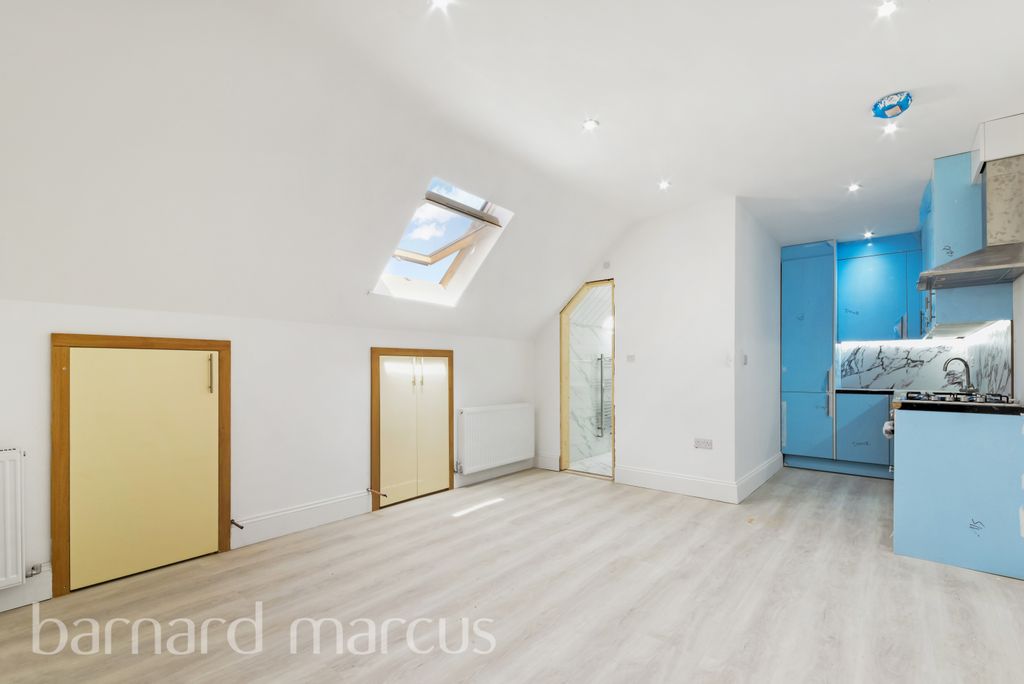 Property photo 3 of 6 Balcony