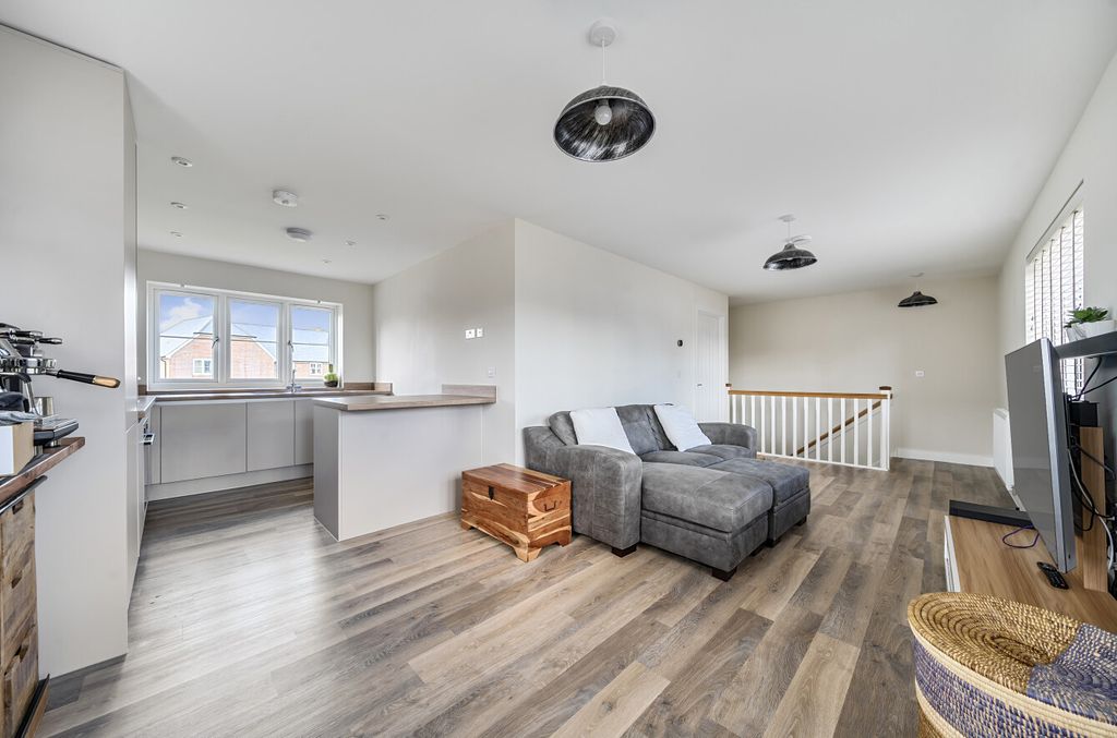 Property photo 2 of 8 1348584-15-68Bada...