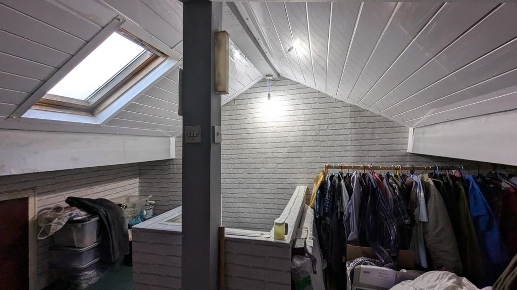 Property photo 2 of 16 Loft