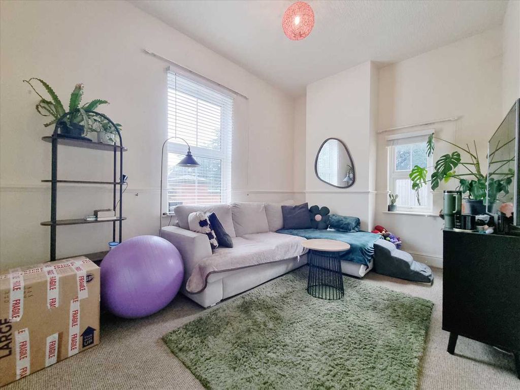 Property photo 2 of 9 Lounge: