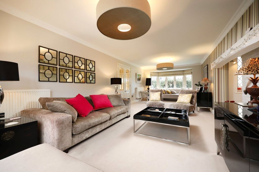 Property photo 3 of 15 Sitting Room