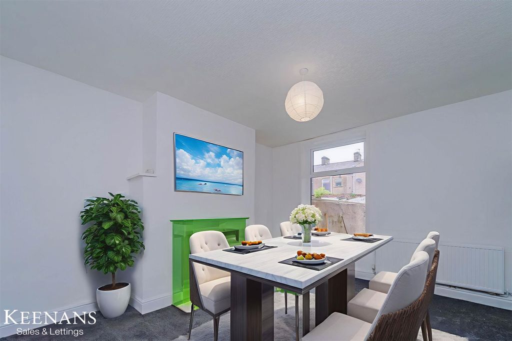 Property photo 2 of 30 Dsc00033 - Dining Room - Standard - 2.Jpg