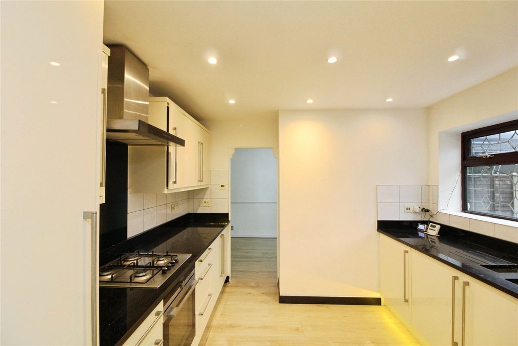 Property photo 2 of 16 Picture No. 17