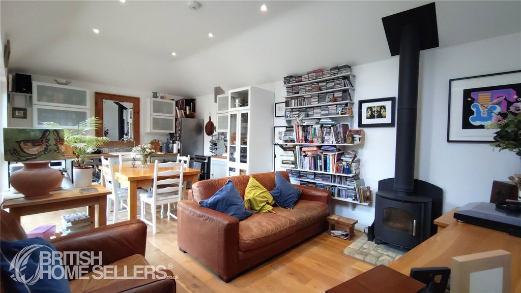 Property photo 2 of 29 Picture No. 12